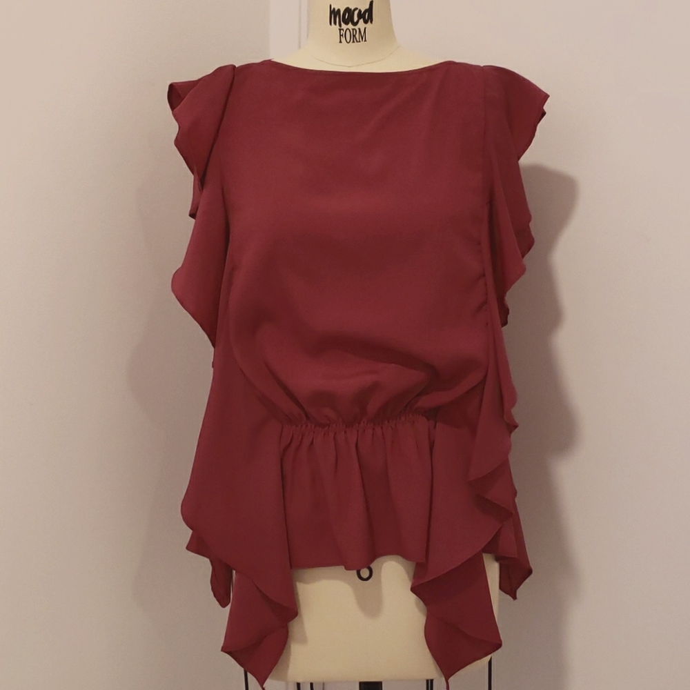 ROMEO & JULIET COUTURE ruffled sleeveless blouse